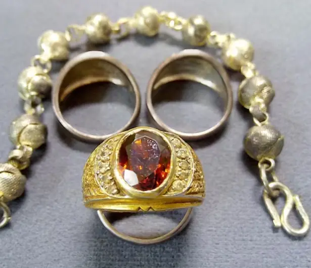 Joias antigas de ouro de família