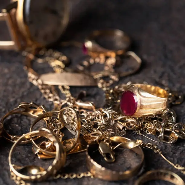Diversas joias de ouro para venda